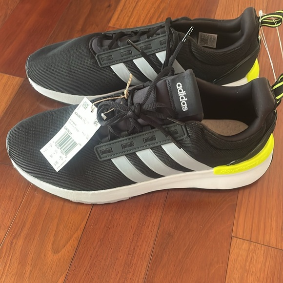 Athletic_Shoes